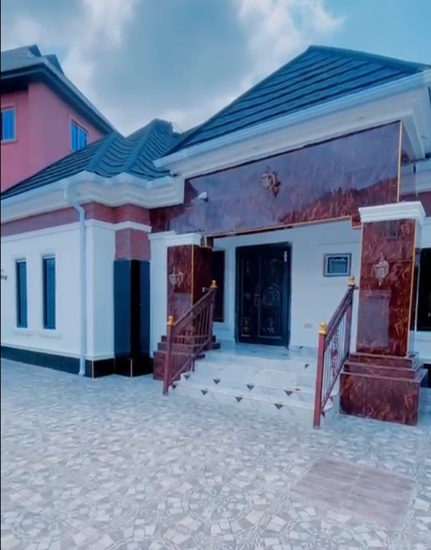 For Sale: 4 BEDROOM BUNGALOW, ENSUITE WITH VISITORS TOILET